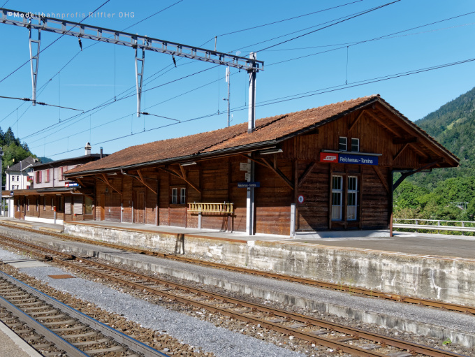 Güterschuppen RhB-Bahnhof Reichenau-Tamins-Schweiz