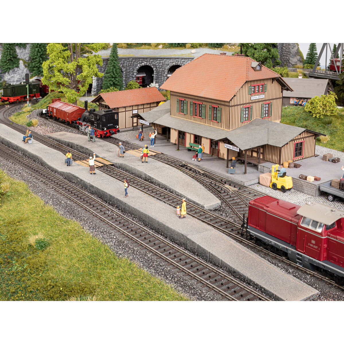 noch-66020-h0-bahnsteig-epoche-3B2EF8175.jpg