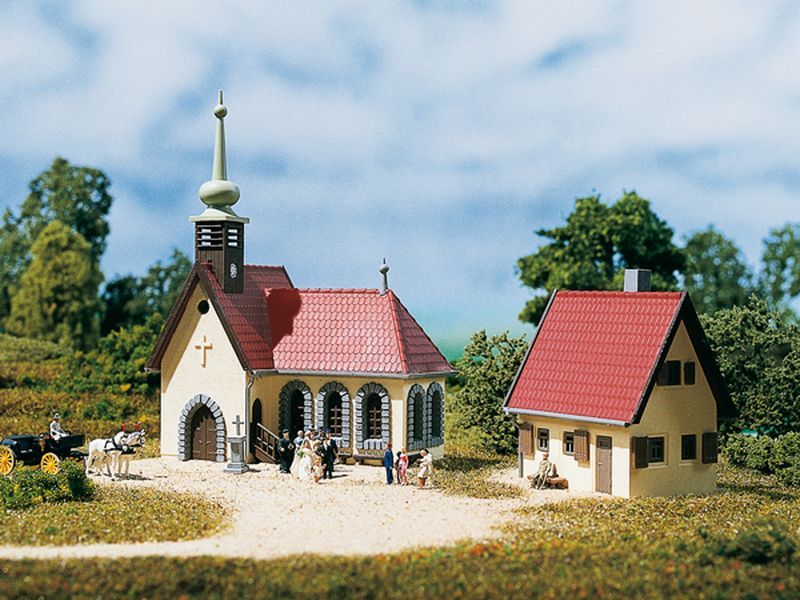 Bild von Auhagen 14461 N Dorfkirche mit Pfarrhaus