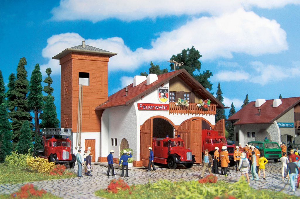 Picture of Vollmer 43761 H0 Feuerwehrhaus 112, zweiständig