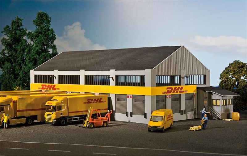 Bild von Faller 130981 H0 Logistik-Zentrum DHL