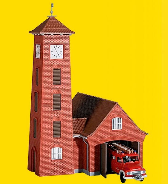 Bild von Kibri 39210 H0 Feuerwehrhaus Bahlburg-Lüneburg mit FahrzeugFord FK 2500