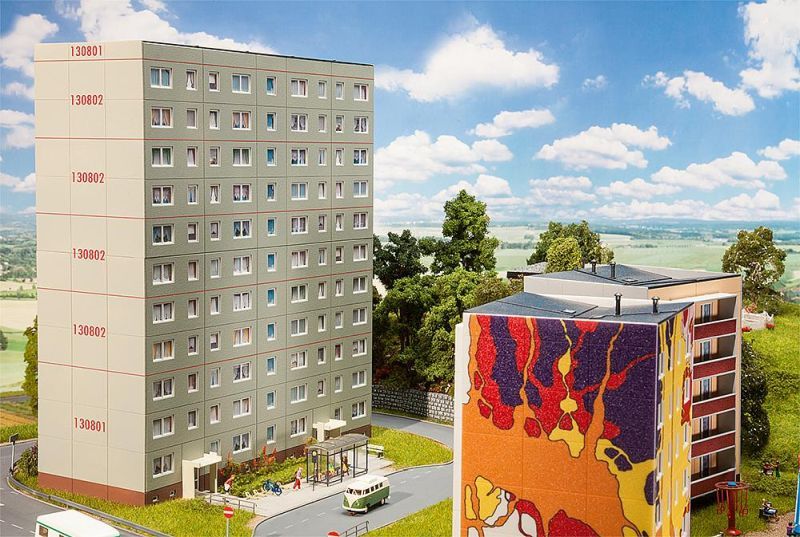 Bild von Faller 130801 H0 Plattenbau P2 Basispackung