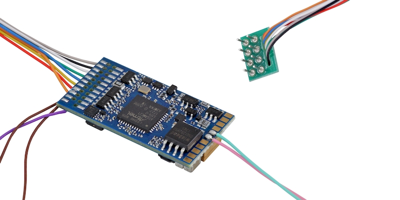 Picture of ESU 58410 LokSound 5 DCC/MM/SX/M4 Leerdecoder, 8-pin NEM652, Retail, mit Lautsprecher 11x15mm, Spurweite: 0, H0