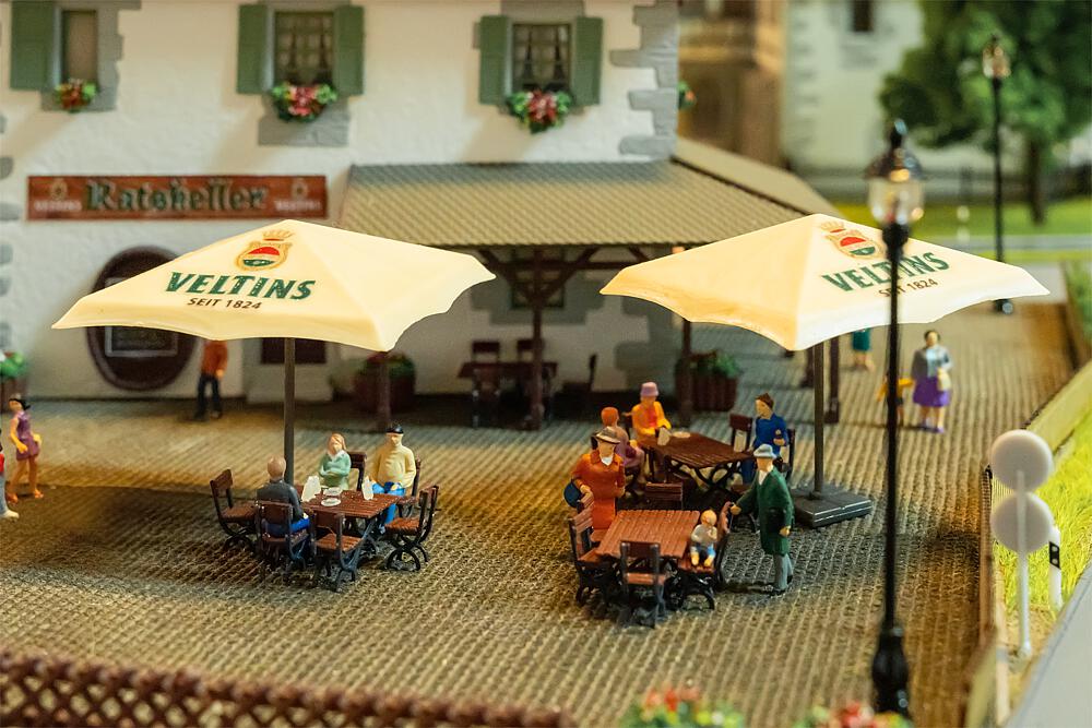 Bild von Faller 180437 H0 Biergarten-Set Veltins